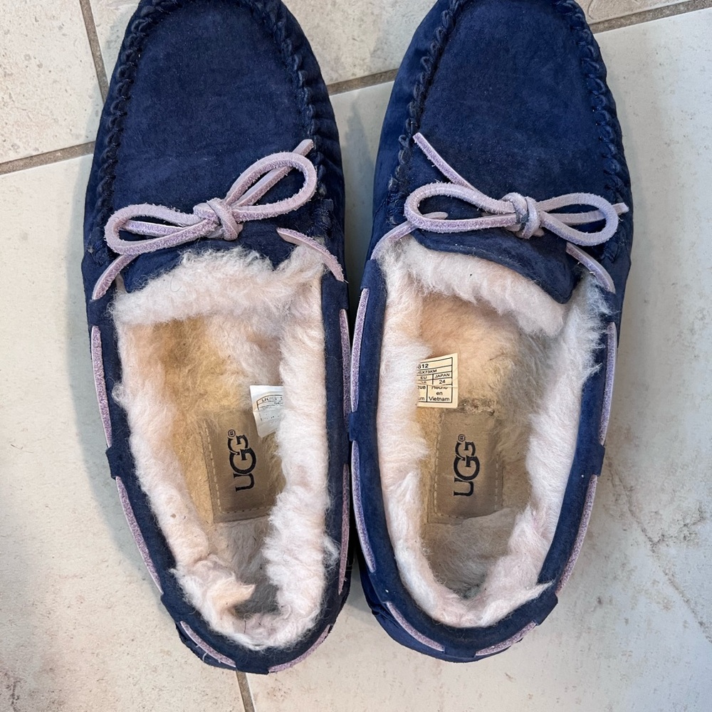 Ugg slippers. GUC